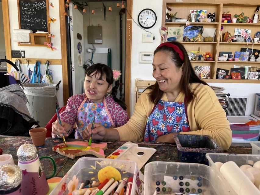 Mother and daughter in Arts and Crafts